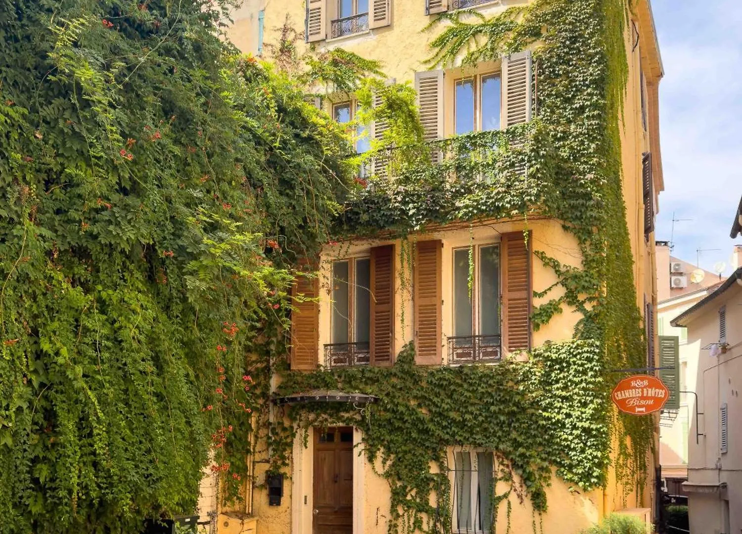 Charming House location